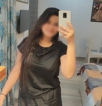 Riya Bharti Real Meet and Cam Show 🩷 - puta in Bangalore Photo 1 of 4