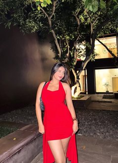 Riya Bhatia - puta in Abu Dhabi Photo 3 of 4