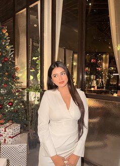 Riya Bhatia - puta in Abu Dhabi Photo 4 of 4