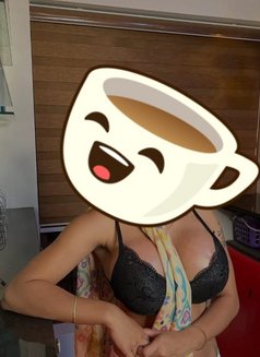 Riya Cam Meet Service Available - escort in Mumbai Photo 1 of 2
