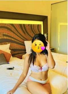 Riya 🤤 reel meet - puta in Kolkata Photo 2 of 3