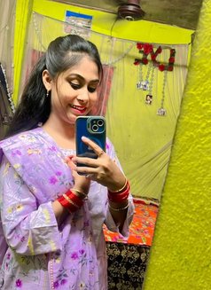 Riya Cash Payment - puta in Kochi Photo 1 of 3