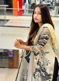 Riya Choudhary - puta in New Delhi Photo 9 of 10