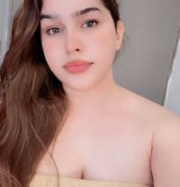 Riya Choudhary - puta in New Delhi