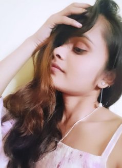 Riya - puta in Mumbai Photo 1 of 2