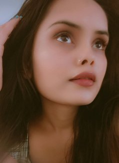 Riya - puta in Mumbai Photo 2 of 2