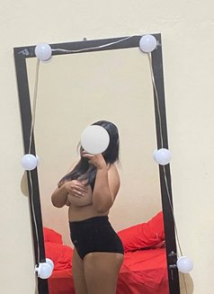 Riya - escort in New Delhi Photo 3 of 4