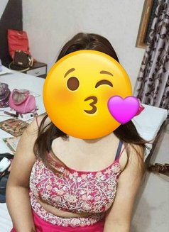 Riya - escort in Noida Photo 2 of 5