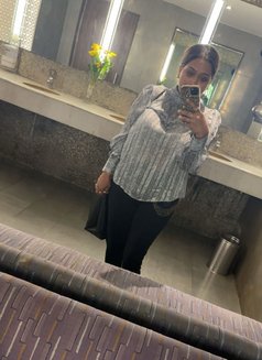 Riya Escorts - puta in Hyderabad Photo 5 of 13