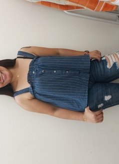 Riya - puta in Dubai Photo 1 of 22