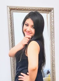 Riya - puta in Dubai Photo 15 of 22