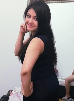 Riya - puta in Dubai Photo 16 of 22