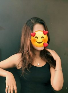 Riya Genuine Queen Real Meet & Cam Show - puta in Bangalore Photo 1 of 1