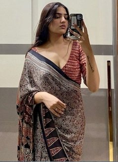 Riya Gupta - puta in Gurgaon Photo 3 of 3