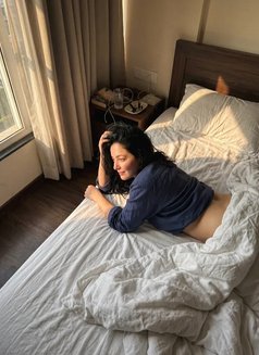 Riya Incall and Outcall Available - escort in Madrid Photo 1 of 5