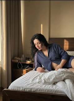 Riya Incall and Outcall Available - escort in Madrid Photo 2 of 5