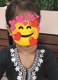 Riya Independent Cutie - puta in New Delhi Photo 1 of 3