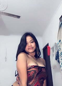 Riya Escorts Luxury Hotel's Noida - Agencia de putas in Noida Photo 2 of 7