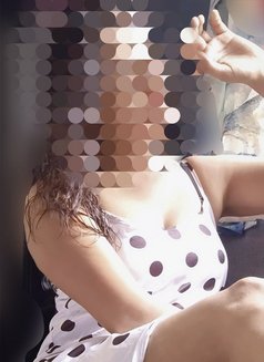 Riya, independent girl - escort in Mumbai Photo 2 of 9