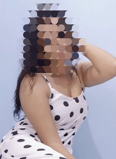 Riya, independent girl - escort in Mumbai Photo 4 of 9