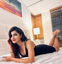 Riya - puta in Ahmedabad