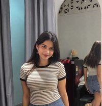 Riya - puta in Ahmedabad