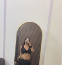 Riya - puta in Chennai