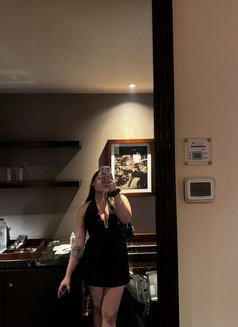 Riya - puta in Dubai Photo 1 of 9