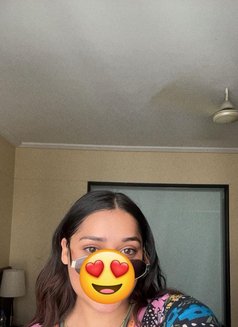 Riya - puta in Dubai Photo 6 of 9