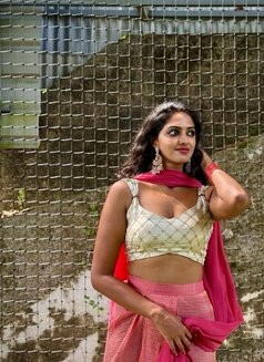 Riya - escort in Gurgaon Photo 2 of 4