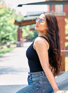 Riya - escort in Gurgaon Photo 4 of 4
