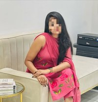 Riya - puta in Guwahati