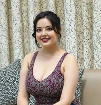 Riya - puta in Kolkata