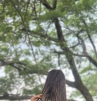 Riya - puta in Kolkata
