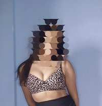 Riya, independent girl - puta in Mumbai