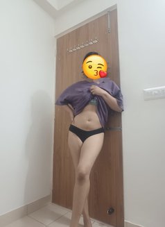 Riya - escort in Mysore Photo 14 of 16