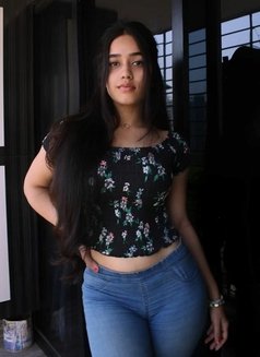 Riya - escort in New Delhi Photo 2 of 3