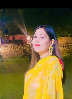 Riya - escort in Noida Photo 1 of 3