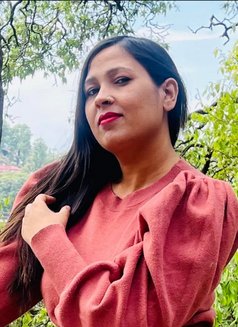 Riya - escort in Noida Photo 3 of 3