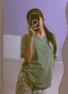 Riya - escort in New Delhi Photo 4 of 4