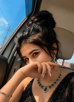 Riya - escort in New Delhi Photo 1 of 4