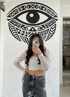 Riya - puta in New Delhi Photo 1 of 3
