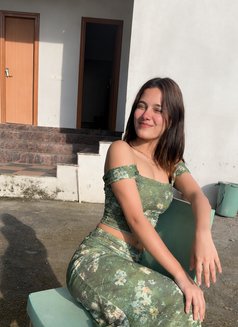 Riya - escort in New Delhi Photo 14 of 18