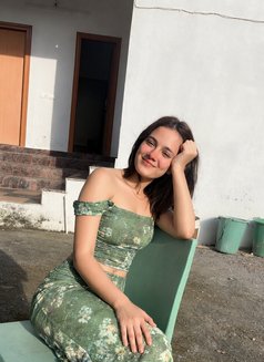 Riya - escort in New Delhi Photo 15 of 18