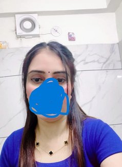 Riya - escort in Noida Photo 3 of 4
