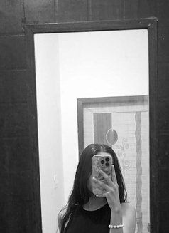 Riya - puta in Noida Photo 3 of 4