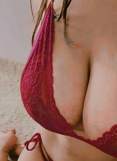 Riya - escort in Noida Photo 4 of 5