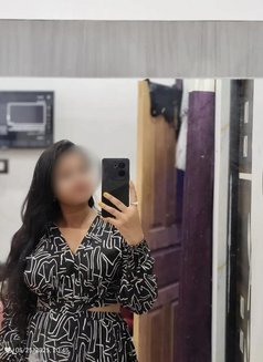 Riya - escort in Gurgaon Photo 2 of 2