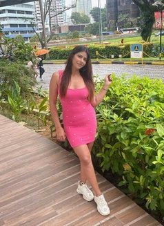 Priya - puta in Singapore Photo 2 of 9