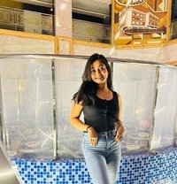 Riya Kha - puta in Gurgaon